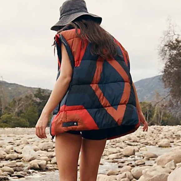 Free People Puffer Vest In a bubble Printed Vest Colorblock Print Size S NWT - Picture 7 of 17